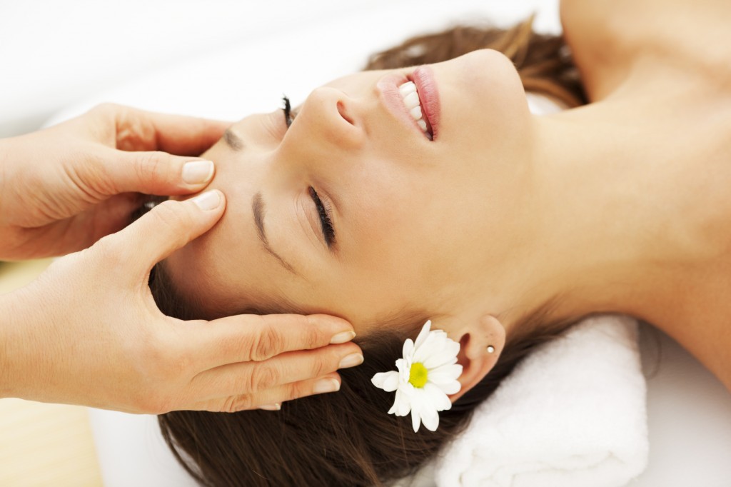 services-face-massage-1024x682