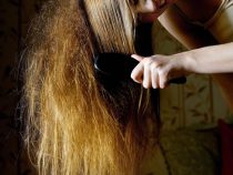 domowe sposoby na zniszczone włosy